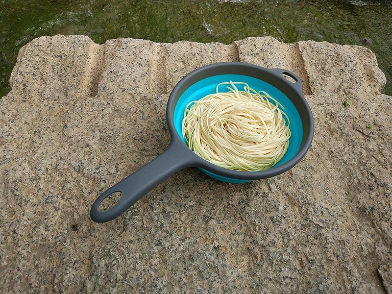 ddLUCK Kitchen Foldable Silicone Strainer Colanders, Collapsible Colanders with Handles, Space-Saver Folding Strainer Colander for Draining Pasta, Vegetable (Blue) - Image 5